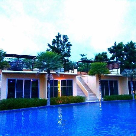 Bangkok.Grand.Resort Bang Bo Exterior foto